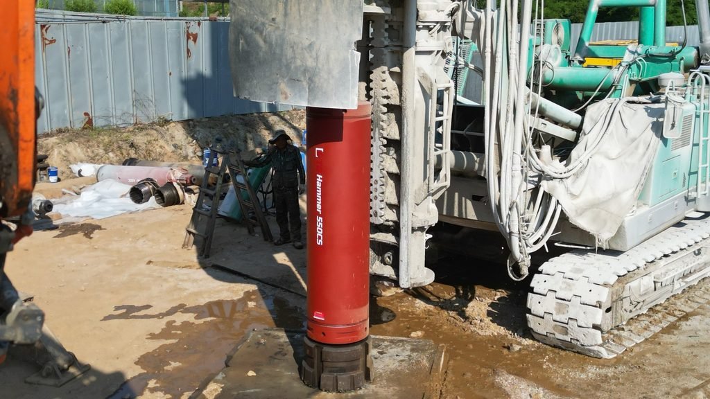 TOPDRILL TG550-series DTH hammer mounted on the rig, close-up