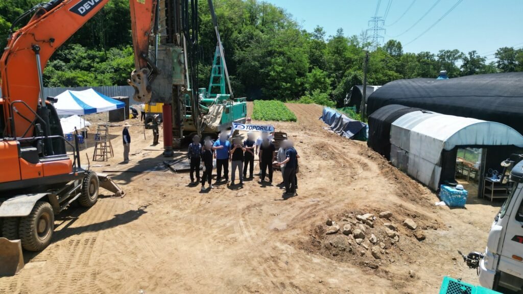 TOPDRILL test team in front of the rig at the Mokgam test yard